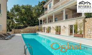 Trosoban stan sa pogledom na more u ekskluzivnom naselju Djenovici